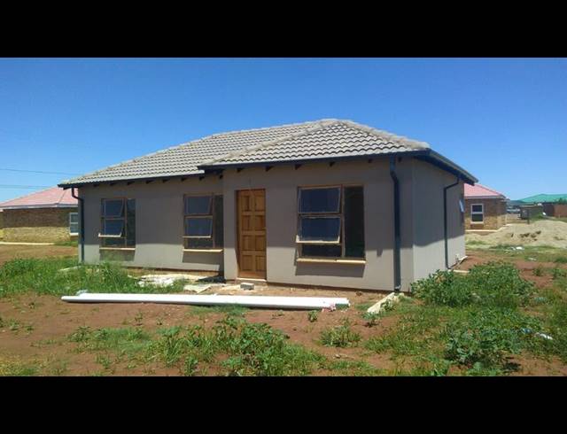 2 BEDROOM HOUSE FOR SALE IN LUFHERENG